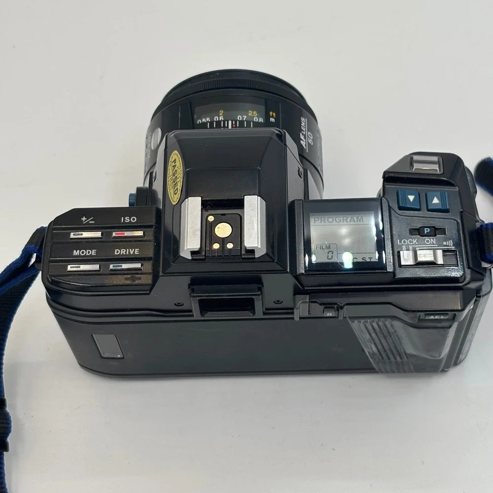 Minolta Maxxum 7000 35mm SLR Film Camera with 50mm f1.7 Lens and 2800 AF Flash